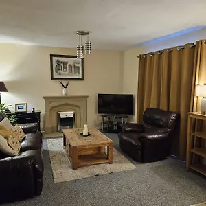 Main Street Swinford! Apartment