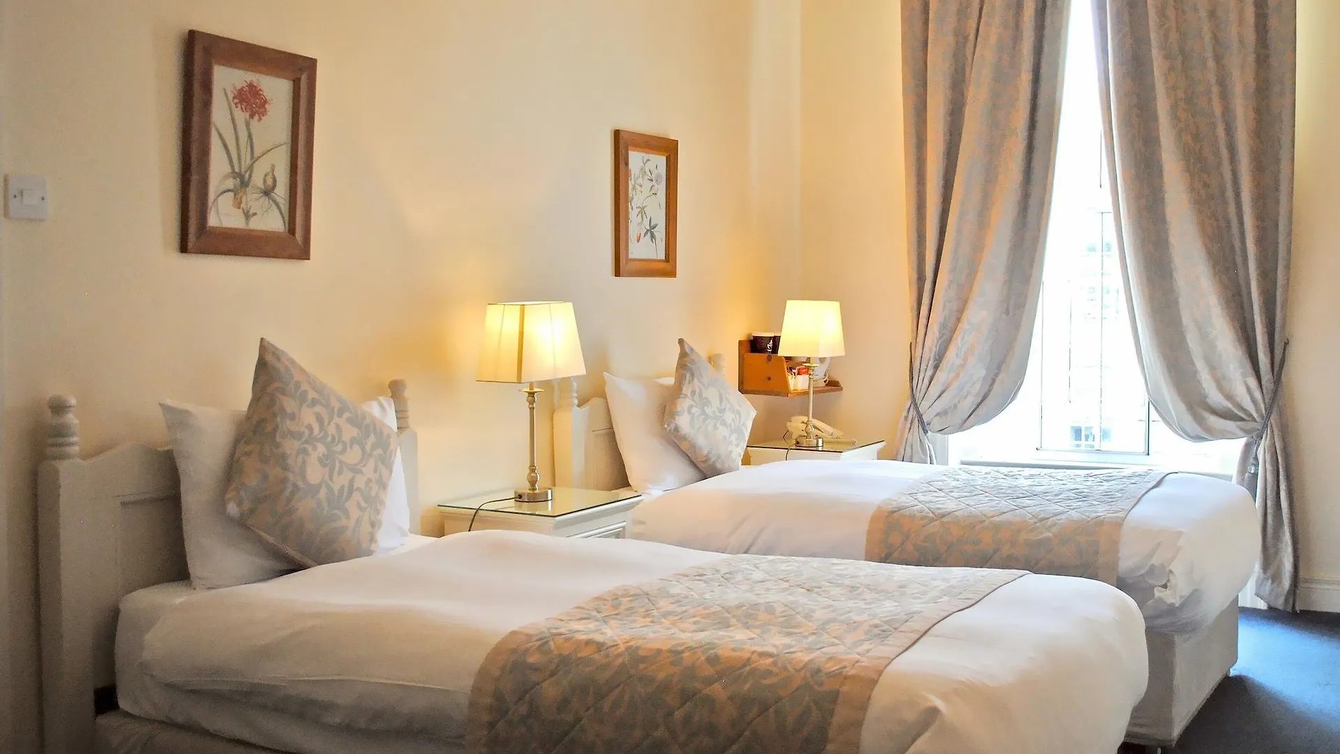 ***  Baggot Court Townhouse Hotel Dublin Ireland