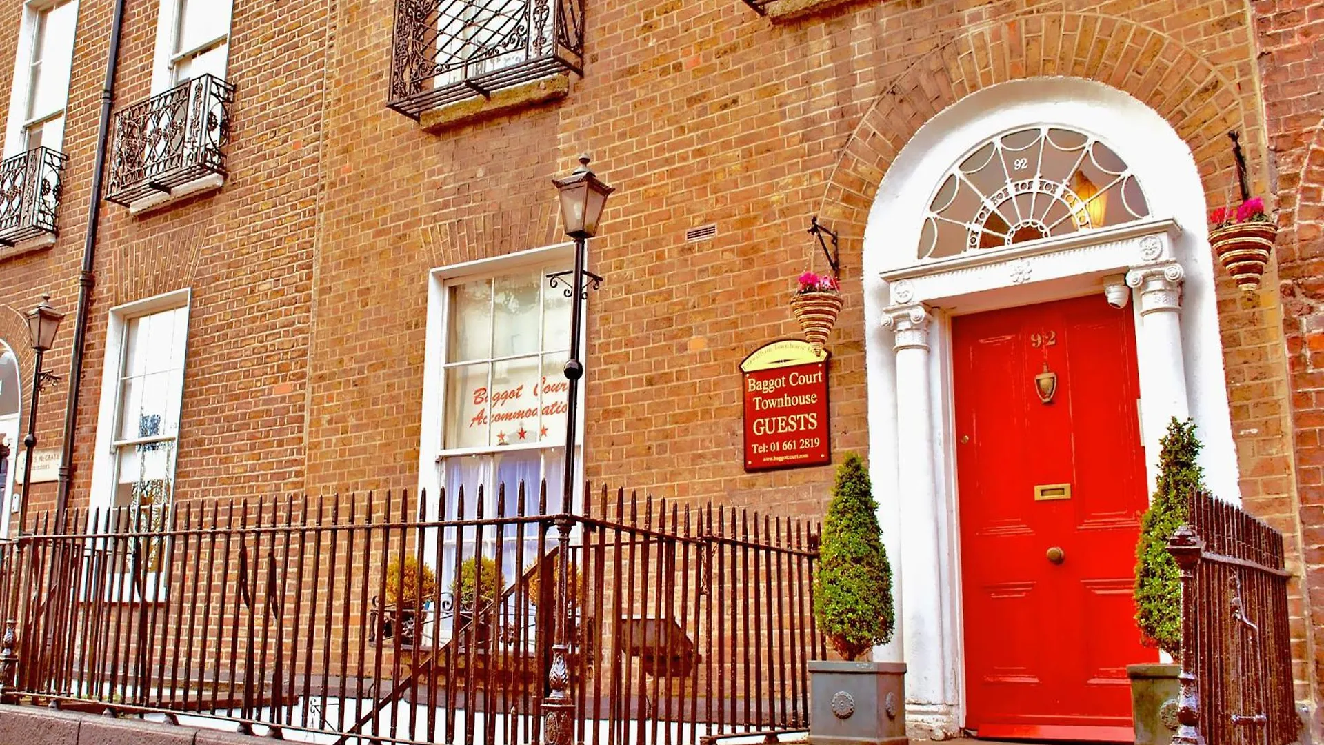 ***  Baggot Court Townhouse Hotel Dublin Ireland